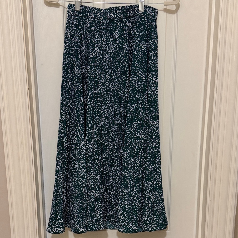 Skies Are Blue Green and White A-Line Print Skirt